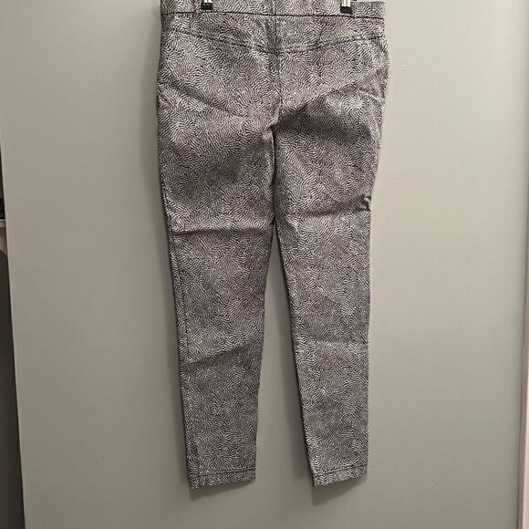 Atmosphere Women's Black And White Abstract Slim Fit Stretch Trouser - Picture 4 of 5